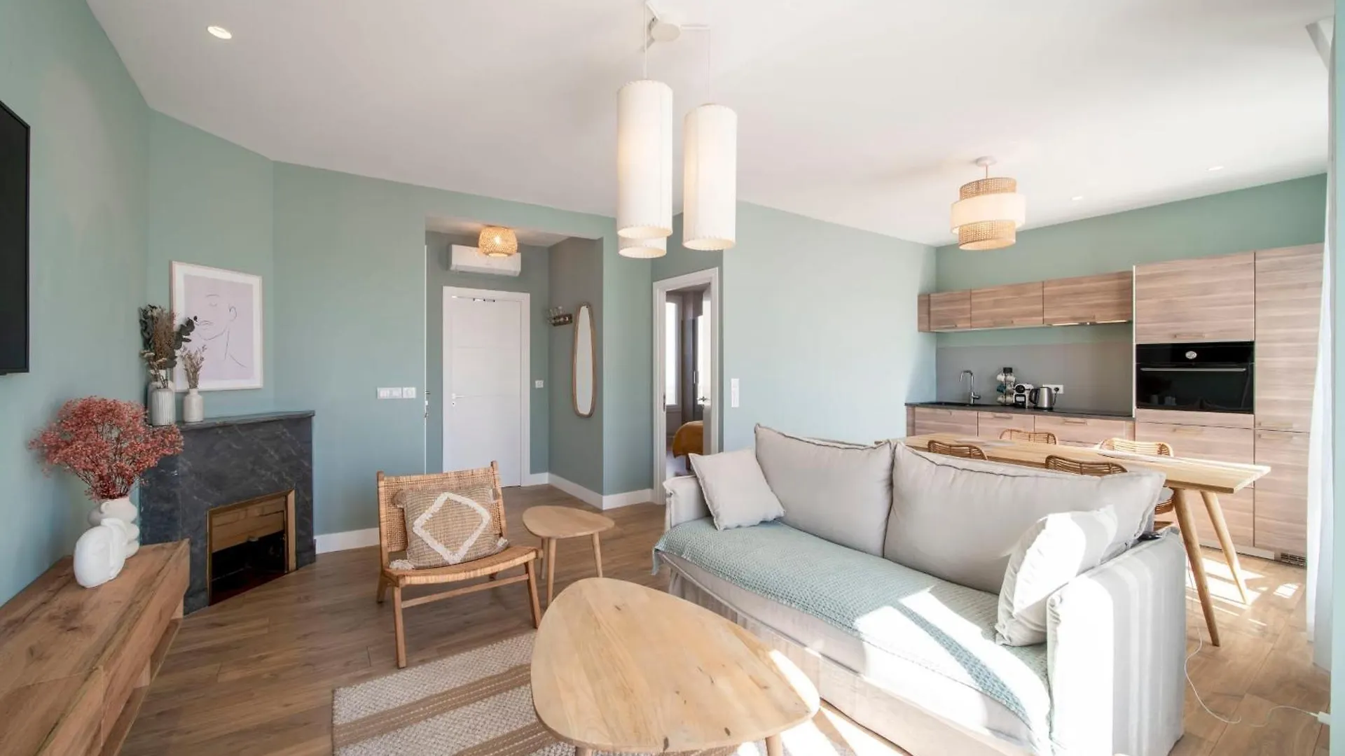 Ref 1943 - Cannes Centre - Apartment For Rent 0*,